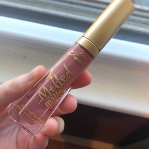 Too faced melted matte liquid lipstick “Queen B”
